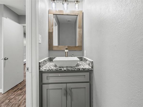1924  Druid Lane , Fort Worth Texas 76112