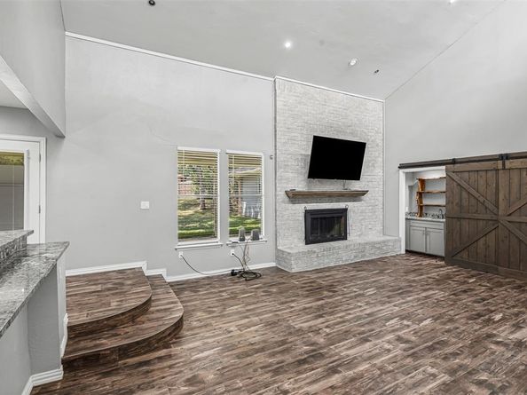 1924  Druid Lane , Fort Worth Texas 76112
