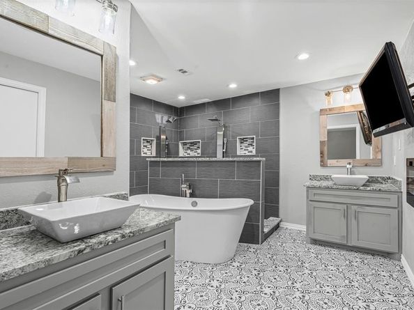 1924  Druid Lane , Fort Worth Texas 76112