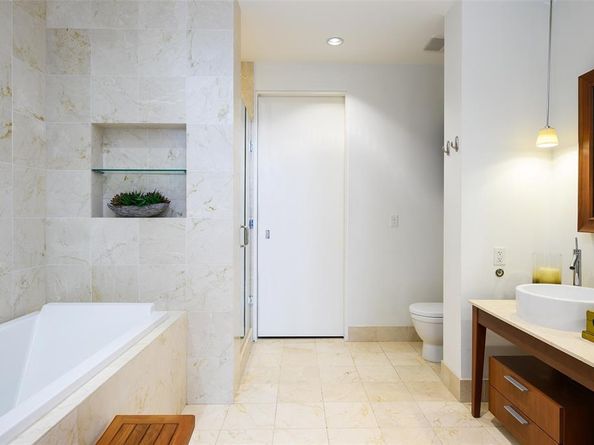 2200  Victory Avenue  2401, Dallas Texas 75219