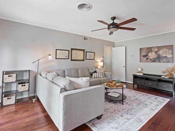 10631  Larchfield Lane , Dallas Texas 75238