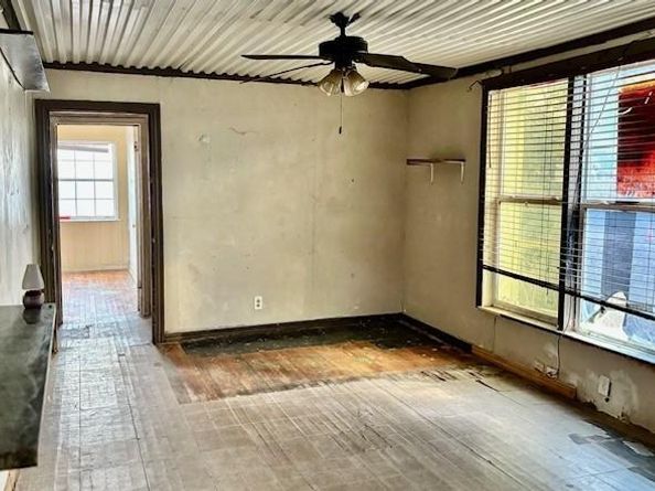 617  Oak Street , Garland Texas 75040