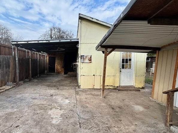 617  Oak Street , Garland Texas 75040