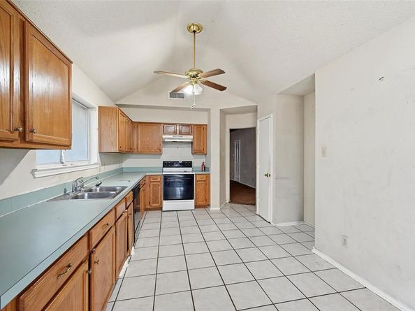 8812  Sabinas Trail , Fort Worth Texas 76118