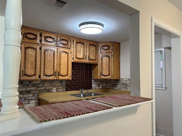 1600  Beaumont Street , Fort Worth Texas 76106