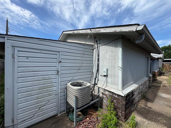 4212  Central Lane , Balch Springs Texas 75180
