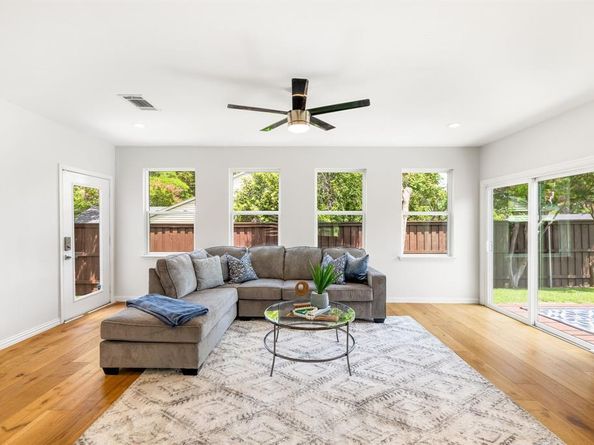 10611  Wyatt Street , Dallas Texas 75218