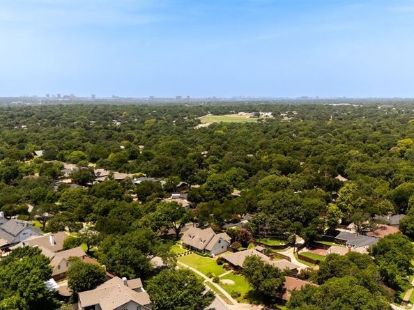 10611  Wyatt Street , Dallas Texas 75218