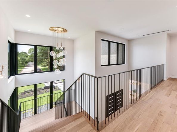 10142  Coppedge Lane , Dallas Texas 75229