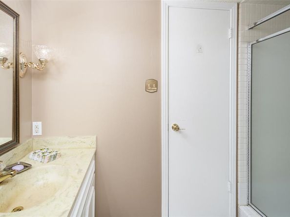 5915  Copperwood Lane  1141, Dallas Texas 75248