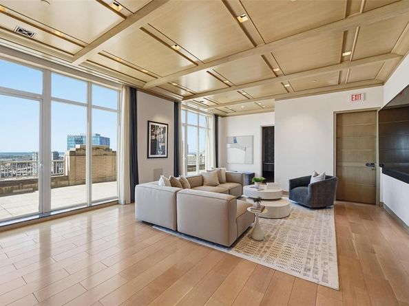 2555 N Pearl Street  2200, Dallas Texas 75201