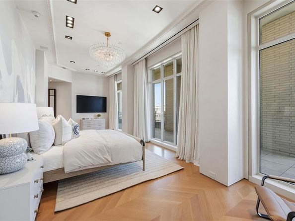 2555 N Pearl Street  2200, Dallas Texas 75201