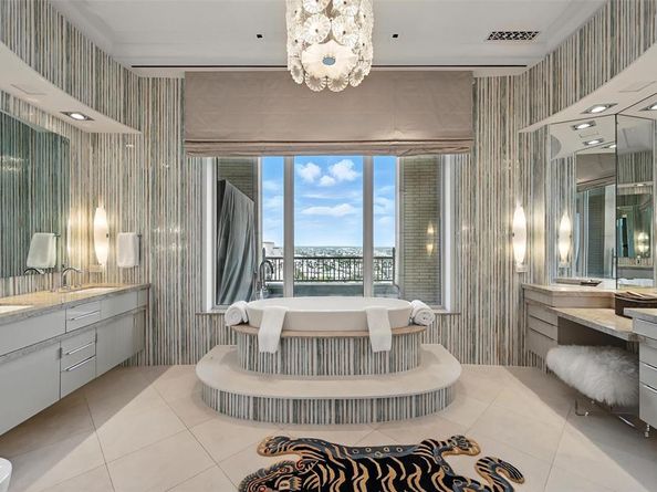 2555 N Pearl Street  2200, Dallas Texas 75201