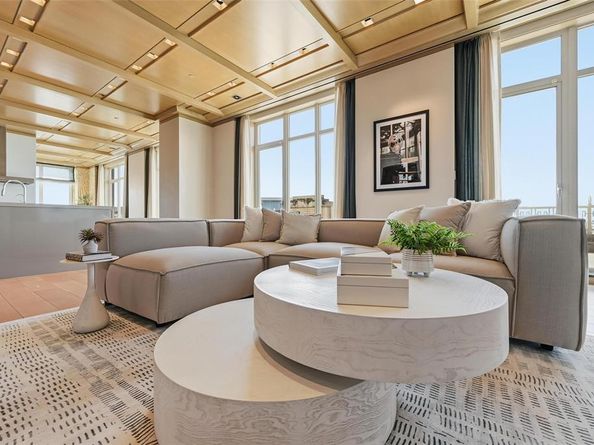 2555 N Pearl Street  2200, Dallas Texas 75201