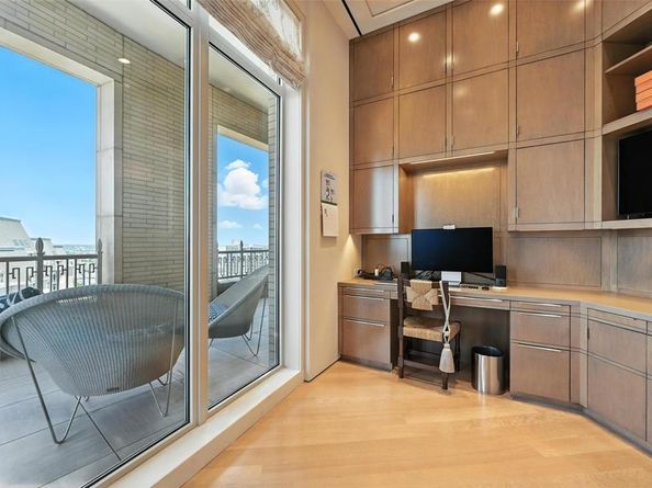 2555 N Pearl Street  2200, Dallas Texas 75201