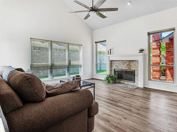3024  Silver Springs Lane , Richardson Texas 75082