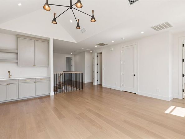 2022  Euclid Avenue , Dallas Texas 75206