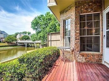 2320  Northlake Court 