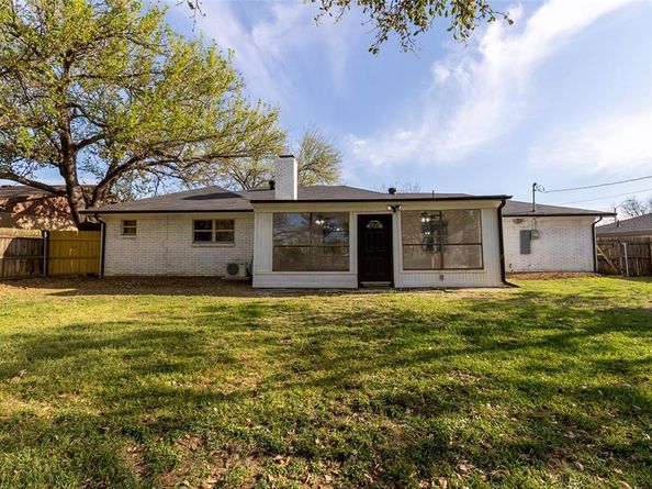 6192  Wrigley Way , Fort Worth Texas 76133