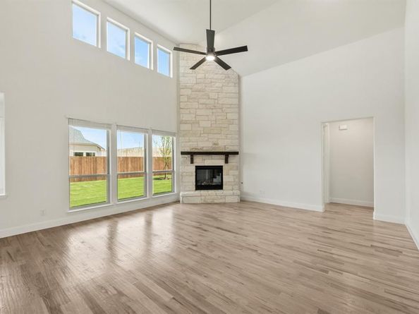 809  Turnbull Avenue , Fort Worth Texas 76247