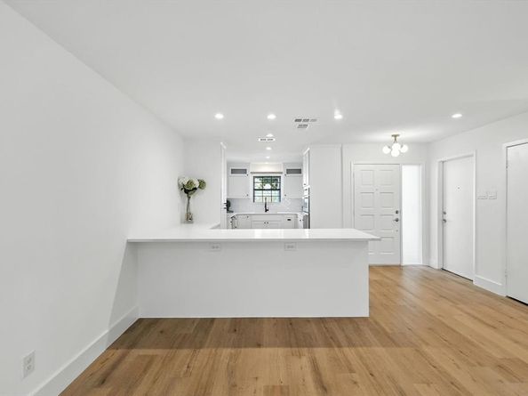 2143  Kessler Court  38, Dallas Texas 75208