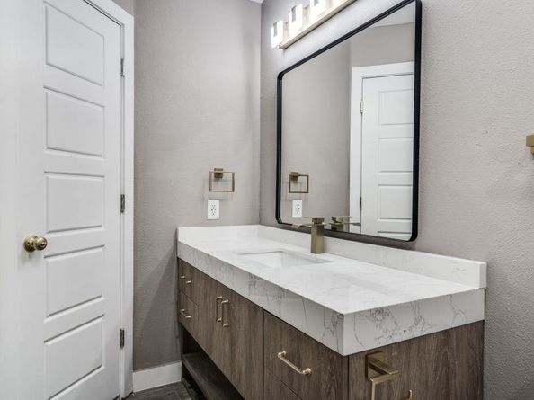 2617  birmingham Avenue , Dallas Texas 75215