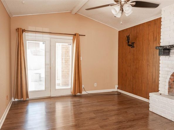 146 S Crestwood Boulevard , DeSoto Texas 75115