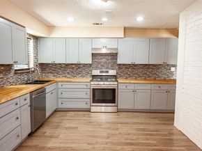 146 S Crestwood Boulevard , DeSoto Texas 75115