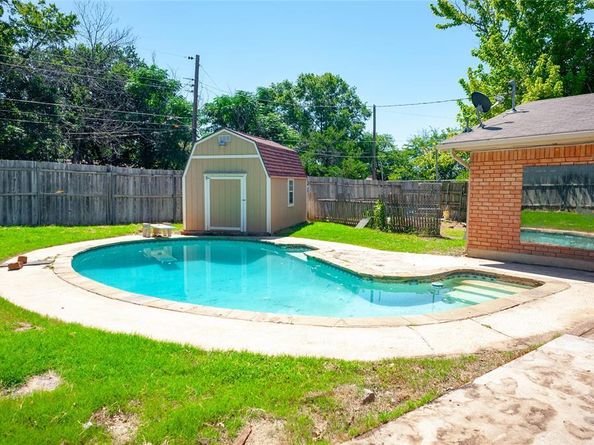 146 S Crestwood Boulevard , DeSoto Texas 75115