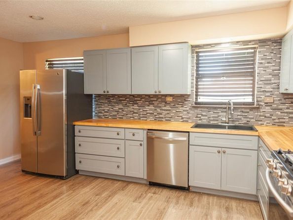 146 S Crestwood Boulevard , DeSoto Texas 75115