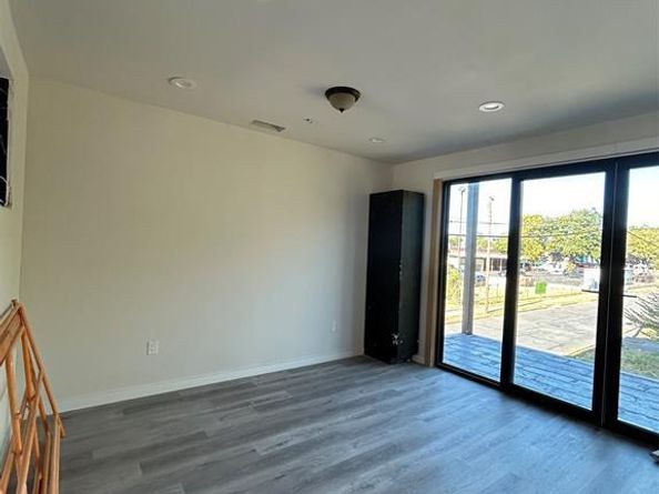 1401  Seegar Street , Dallas Texas 75215