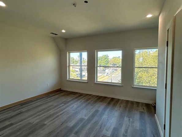 1401  Seegar Street , Dallas Texas 75215