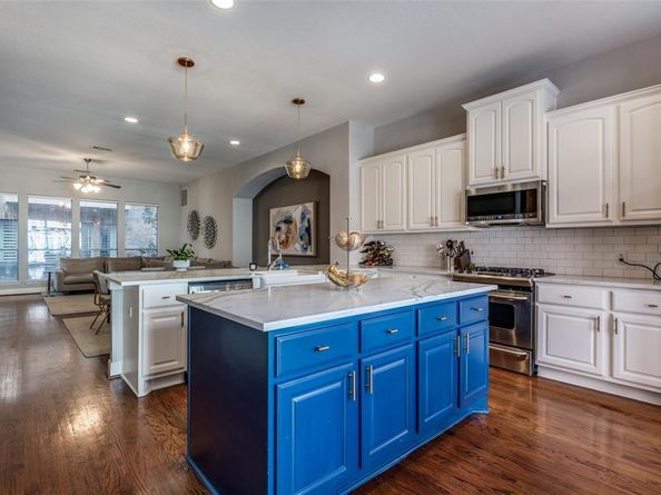 907  City Side Lane , Dallas Texas 75201
