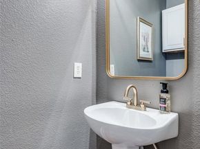 907  City Side Lane , Dallas Texas 75201