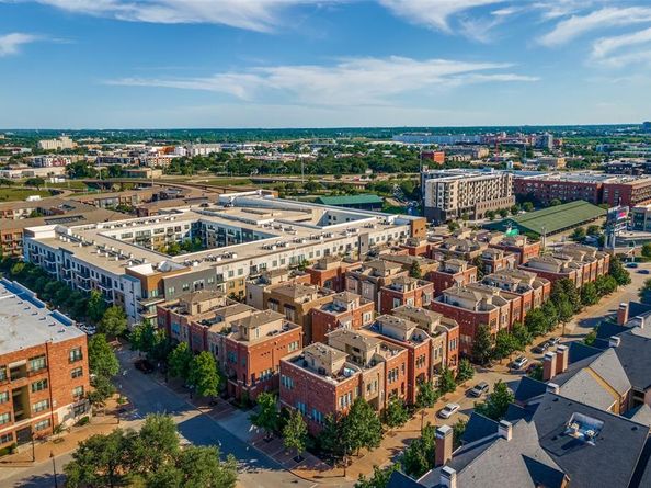 907  City Side Lane , Dallas Texas 75201