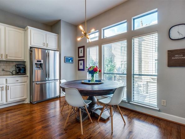 907  City Side Lane , Dallas Texas 75201