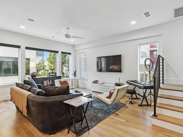2916  Hawthorne Avenue  101, Dallas Texas 75219