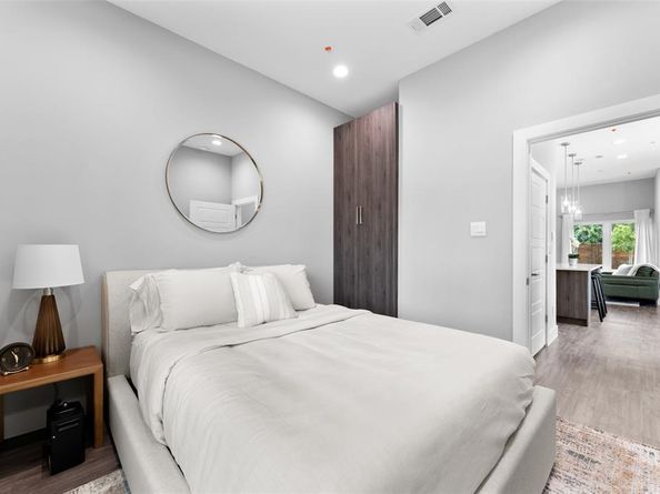 115  Merritt Street  302, Fort Worth Texas 76114