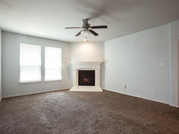 1127  Donnington Trail , Saginaw Texas 76131