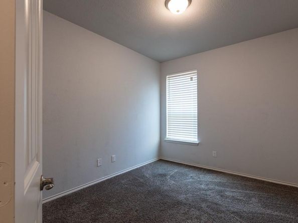 1127  Donnington Trail , Saginaw Texas 76131