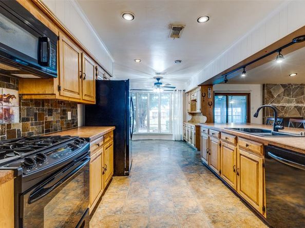 6810  Bailey Road , Sachse Texas 75048