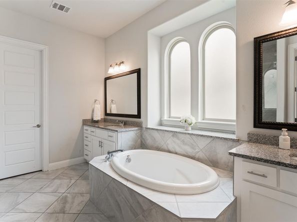 2212  Brooks Trail , Heath Texas 75126