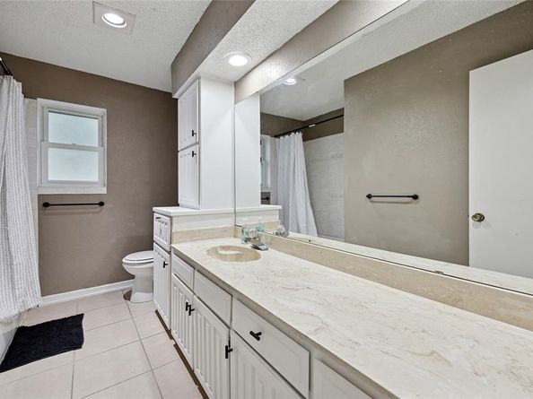 1829  Briar Run , Benbrook Texas 76126