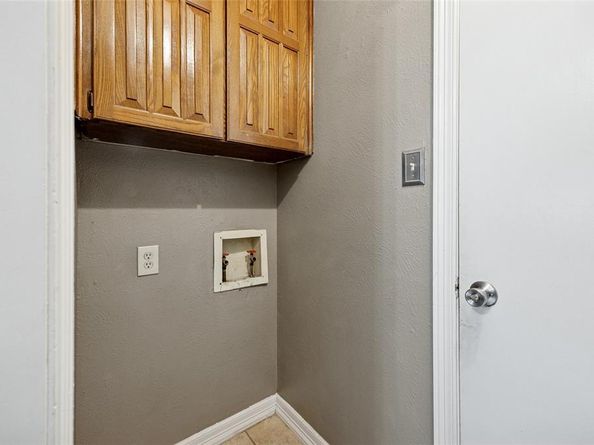1829  Briar Run , Benbrook Texas 76126