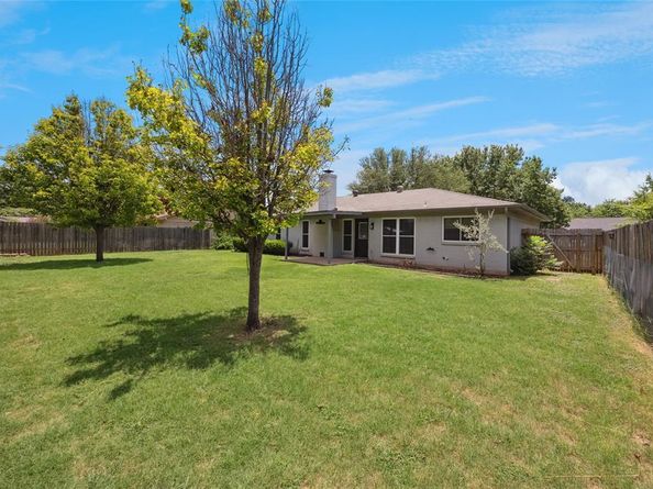 1829  Briar Run , Benbrook Texas 76126
