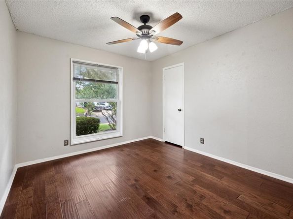 1829  Briar Run , Benbrook Texas 76126
