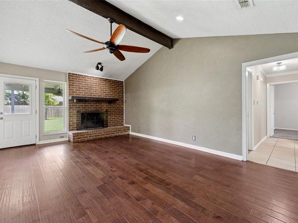 1829  Briar Run , Benbrook Texas 76126