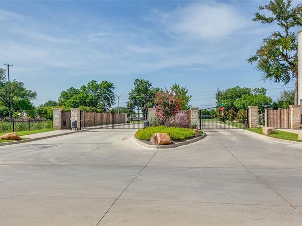 7581  Laburnam Road , Dallas Texas 75228