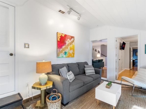 315 N Montreal Avenue , Dallas Texas 75208
