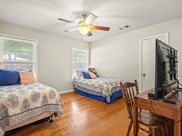 2711  Santa Cruz Drive , Dallas Texas 75227